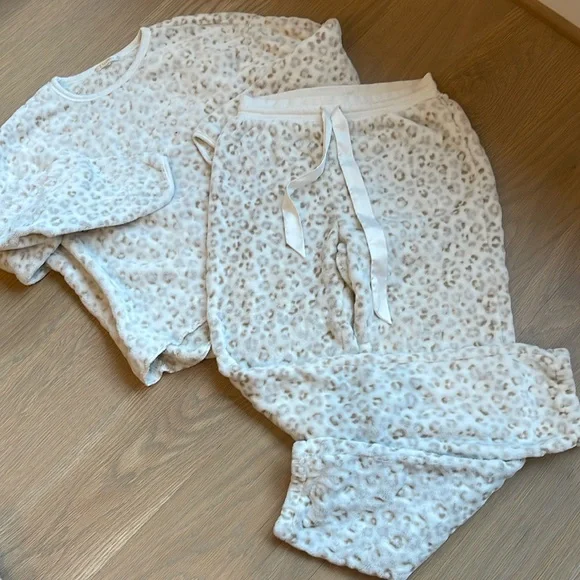 Z Supply Other Z Supply Cheetah Cuddle Up Lounge Pajamas Set